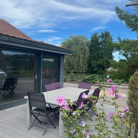 Chalet Au Bord D'un étang Ueberstrass