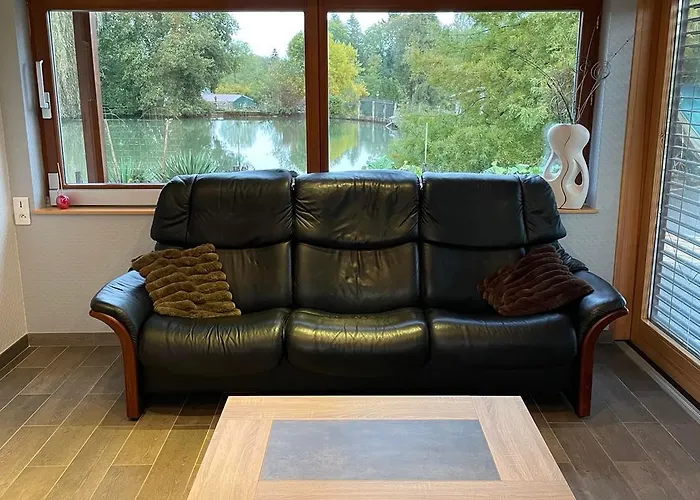 Chalet Au Bord D'un étang