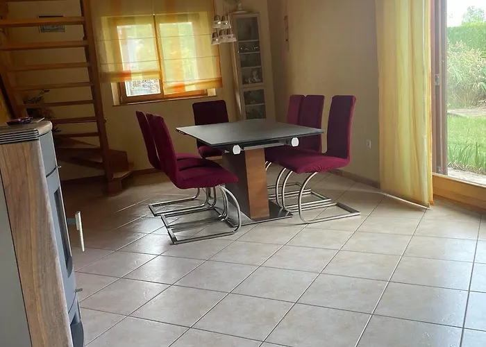 Au Bord D'un étang Chalet