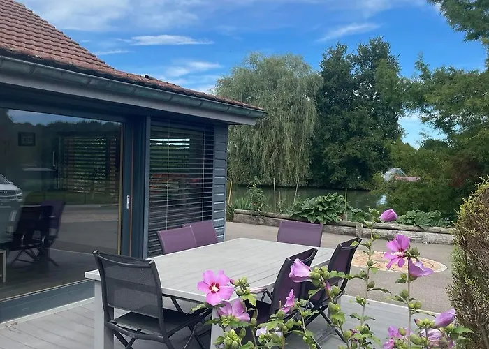 Chalet Au Bord D'un étang Ueberstrass